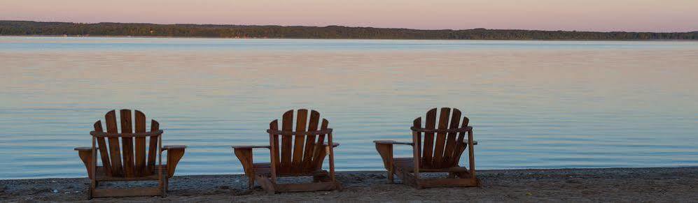 Sugar Lake Lodge Grand Rapids Bagian luar foto