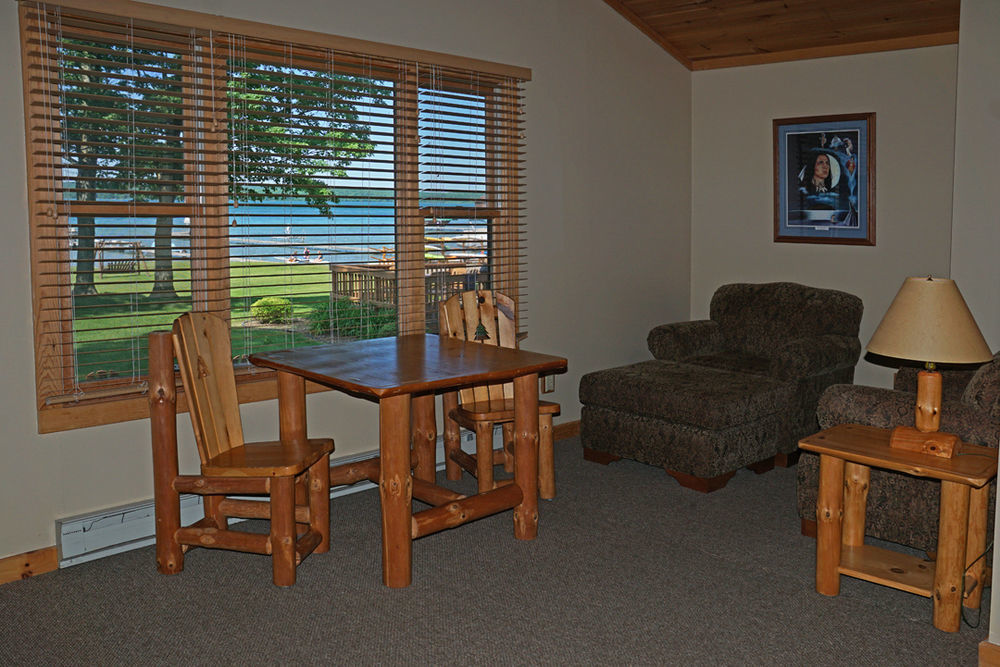 Sugar Lake Lodge Grand Rapids Bagian luar foto